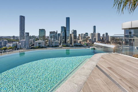 River-View Unit With Rooftop Pool Near Museums - Tourism Gold Coast 0