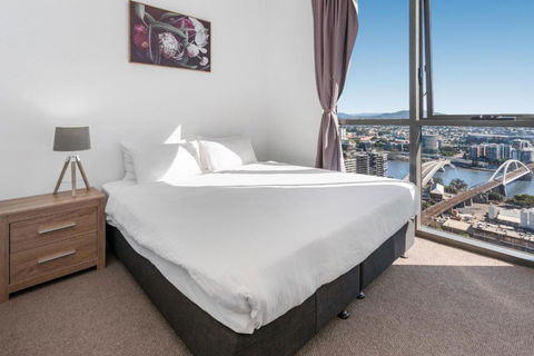 River-View Unit With Rooftop Pool Near Museums - Tourism Gold Coast 3