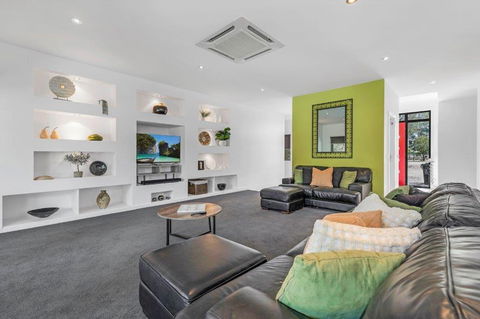 Riverlyne - Riverfront Holiday Home - Tourism Gold Coast 2