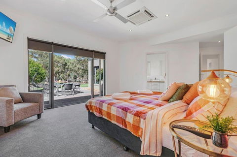 Riverlyne - Riverfront Holiday Home - Tourism Gold Coast 3