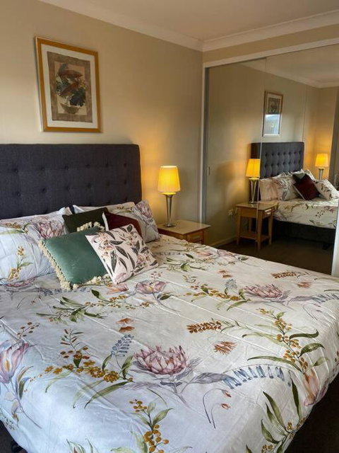 RIVERSIDE CITY VIEW PARKING NETFLIX WIFI WINE FREE - Tourism Gold Coast 1