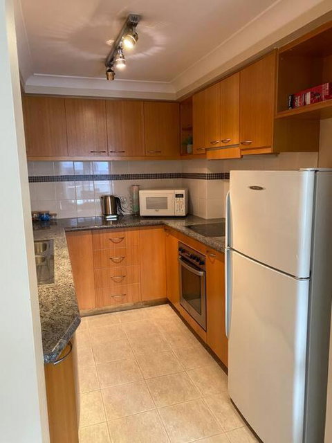 RIVERSIDE CITY VIEW PARKING NETFLIX WIFI WINE FREE - Tourism Gold Coast 2