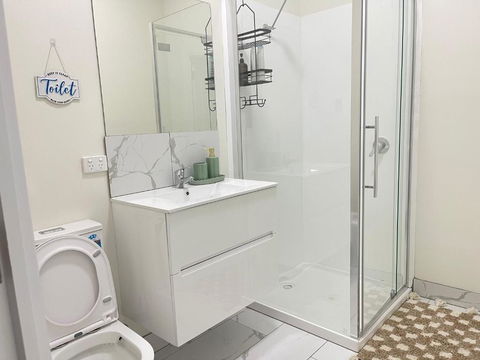 Riverside Hotel - Tourism Gold Coast 1