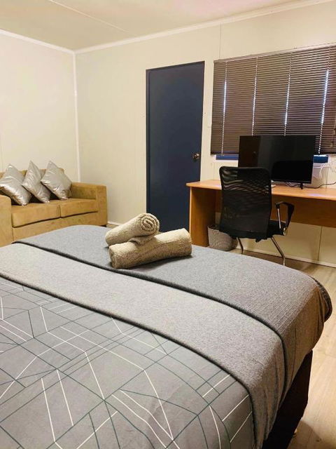 Riverside Hotel - Tourism Gold Coast 0