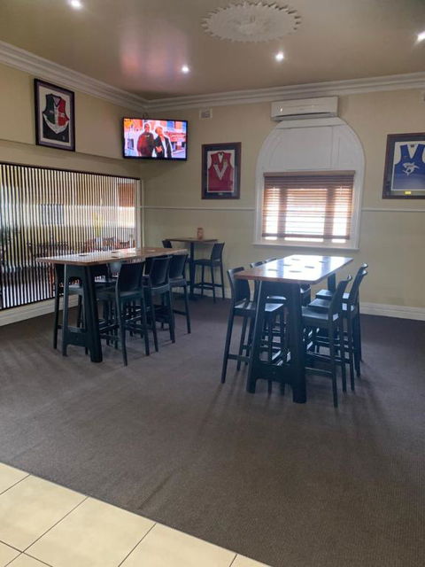Riverside Hotel - Tourism Gold Coast 2