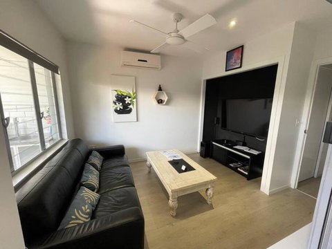 Relax At Trinity Beach Getaway, Blue Lagoon, Trinity Beach - Tourism Gold Coast 2