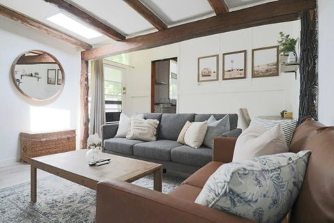 Rustic Chic 200 Metres From CBD - Tourism Gold Coast 0