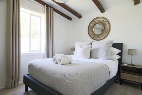 Rustic Chic 200 Metres From CBD - Tourism Gold Coast 3