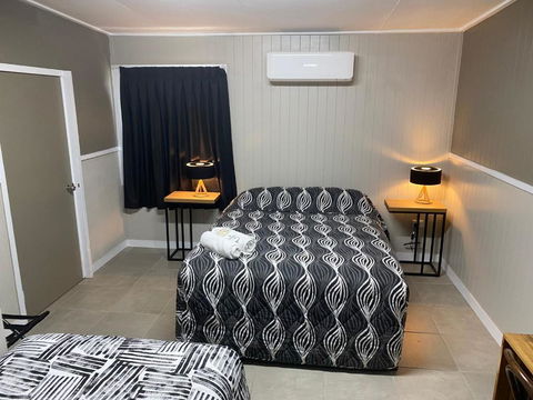Rix Hotel Motel - Tourism Gold Coast 1
