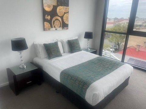 RNR On Franklin - Tourism Gold Coast 1