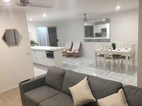 Robin Joy - Tourism Gold Coast 2