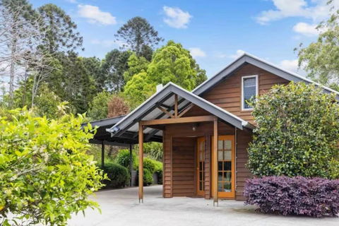 Romantic Lakeview Cottage - Tourism Gold Coast 1