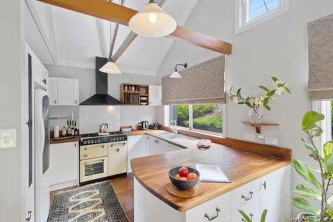 Romantic Lakeview Cottage - Tourism Gold Coast 2