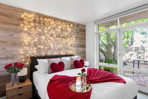 Romantic Retreat With Garden - Tourism Gold Coast 0
