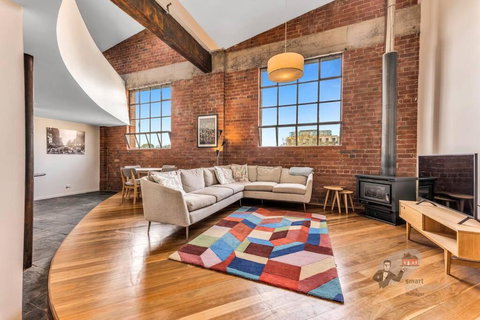 Rooftop Warehouse In Fitzroy - Gold Coast 0