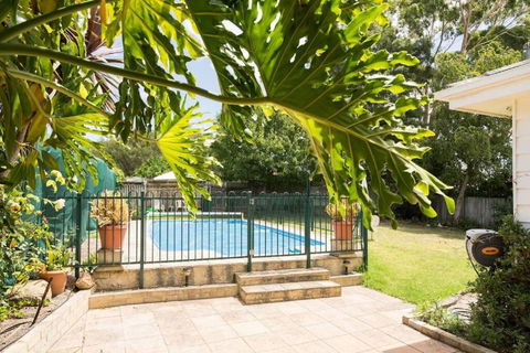 ROSEBUD SEA CENTRAL - Tourism Gold Coast 0