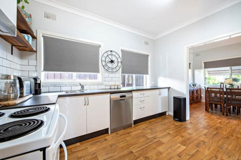 Rosewood Cottage - Stroll To Central, Cosy Escape - Tourism Gold Coast 1