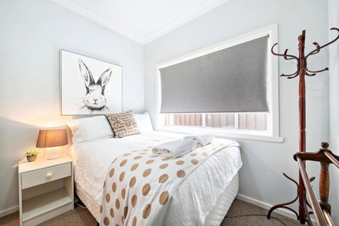 Rosewood Cottage - Stroll To Central, Cosy Escape - Tourism Gold Coast 2