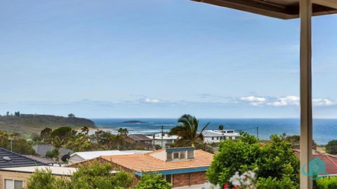 Rosies Retreat - 300m To The Sandy Shores Of Caves Beach - Tourism Gold Coast 1