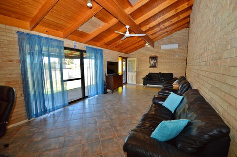 Rossys Retreat - Kalbarri WA - Tourism Gold Coast 0