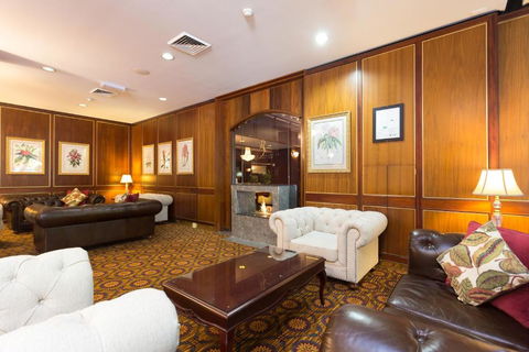 Royal On The Park - Tourism Gold Coast 3