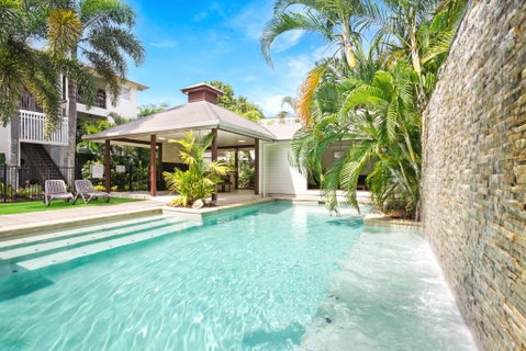 Royal Pavillions City Escape - Tourism Gold Coast 0