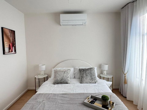 Royalty Living - Tourism Gold Coast 0