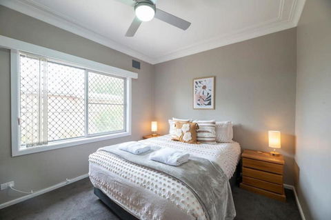 Roycox Cottage - Charming Escape, Fireplace - Tourism Gold Coast 1