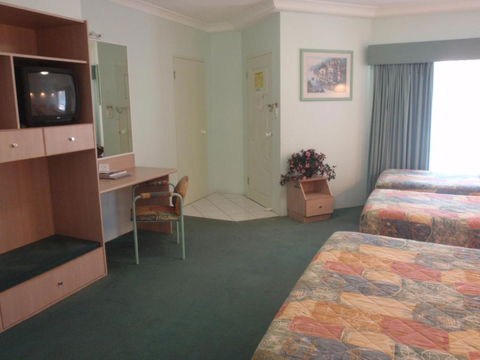 Runaway Bay Motor Inn - Tourism Gold Coast 2