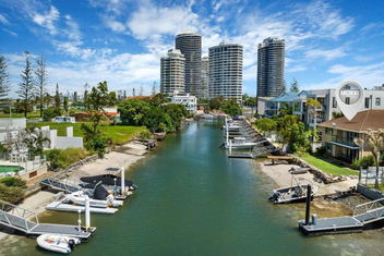 Runaway Bay Waterfront Delight with Tourism Gold Coast