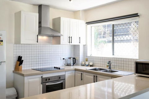 Runaway Bay Waterfront Delight - Tourism Gold Coast 3