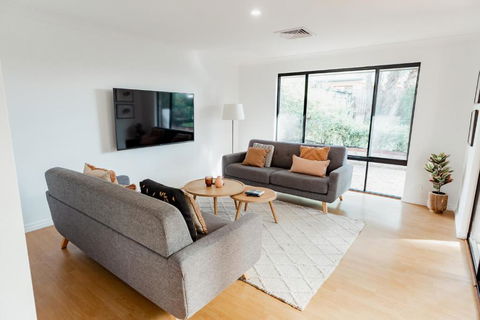 Salhus - Sleep In King Beds & Easy Walk To Town - Tourism Gold Coast 1