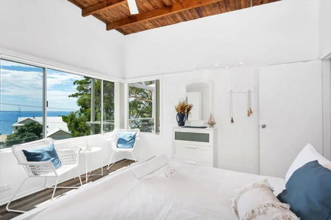 Sally Beach House With Ocean Views - Tourism Gold Coast 1