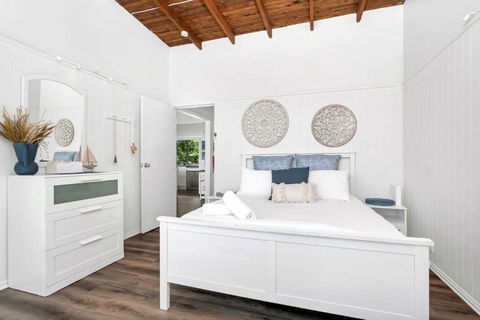Sally Beach House With Ocean Views - Tourism Gold Coast 2
