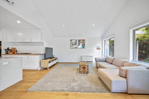 Salt Air Hideaway With Lush Backyard - Gold Coast 3