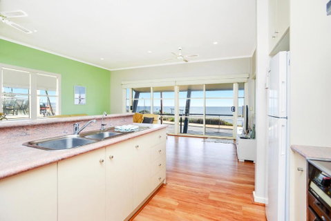 Salt - Aldinga Beach - C21 SouthCoast Holidays - Tourism Gold Coast 3