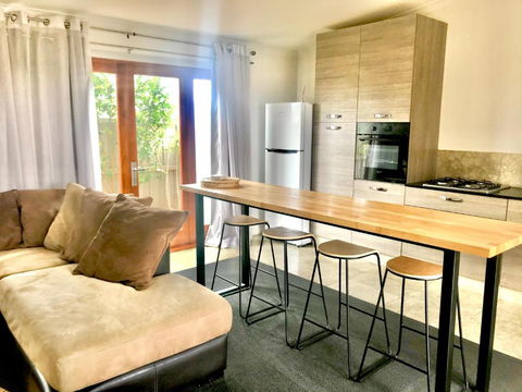 Salty Blue Beach House - Tourism Gold Coast 3