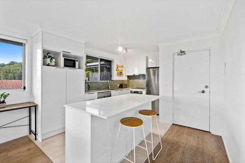 Salty Sea Breeze Apartment 500m To Waters Edge - Tourism Gold Coast 1