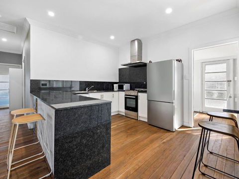 Salty Sea Cottage - Gold Coast 1