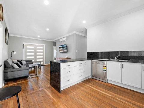 Salty Sea Cottage - Gold Coast 3