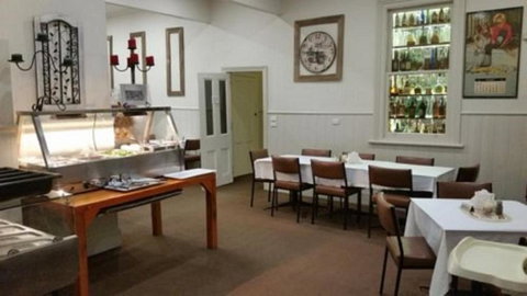 Royal Hotel Snake Valley - Tourism Gold Coast 0