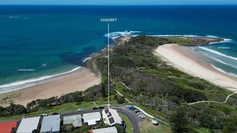 Sandrift Two - Oceanstays - Tourism Gold Coast 3