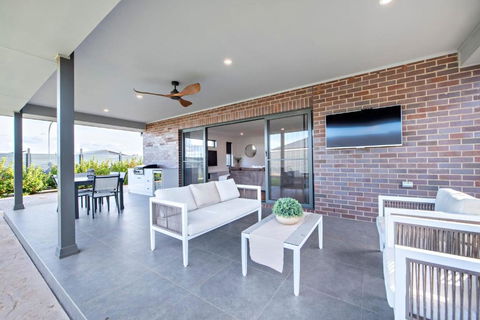 Sandstone - Family Entertainer, Refined Living - Tourism Gold Coast 2