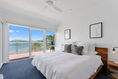 Sandy Bay Beachfront Oasis Direct Beach Access - Tourism Gold Coast 3