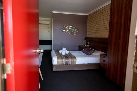 Sarina Motor Inn - Tourism Gold Coast 3