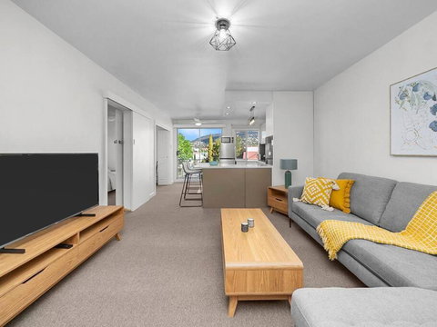 Sandy Bay Apartment With Hobart River View, Near UTAS - Stroll To Cafes And Shops - Tourism Gold Coast 2