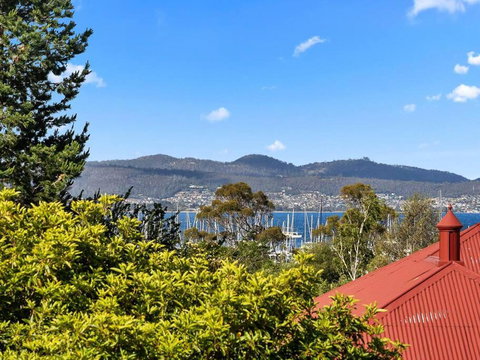 Sandy Bay Apartment With Hobart River View, Near UTAS - Stroll To Cafes And Shops - Tourism Gold Coast 1