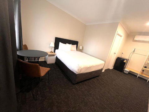 Seven Inn - Tourism Gold Coast 1