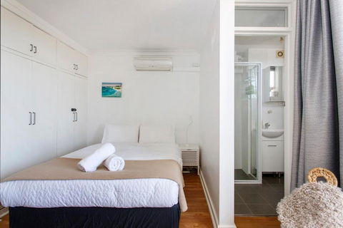 Seaside Studio Apartment - North Fremantle - Tourism Gold Coast 3