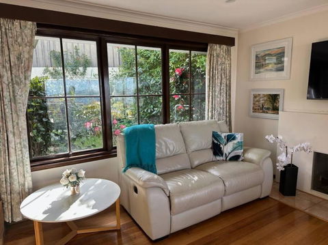 Secluded Oasis With Water Views - Tourism Gold Coast 2